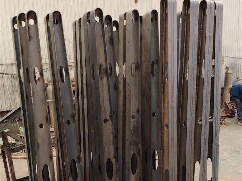 雨棚钢构件