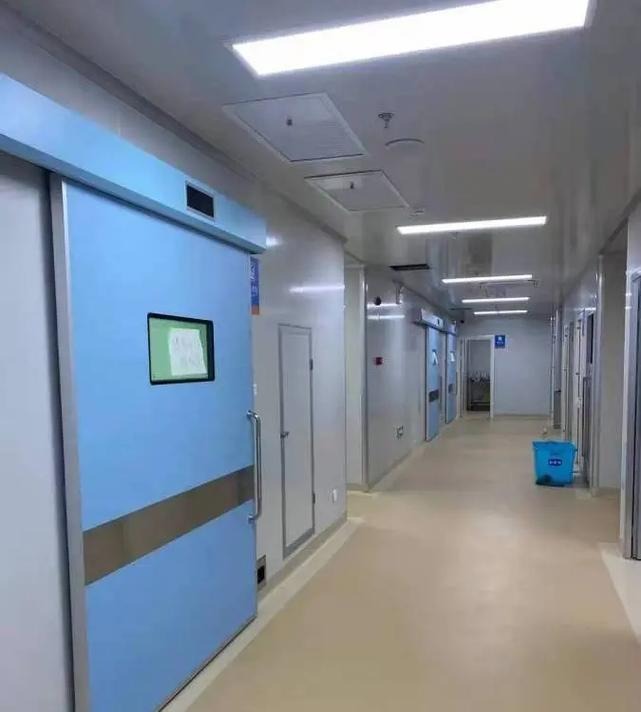 推拉铅门