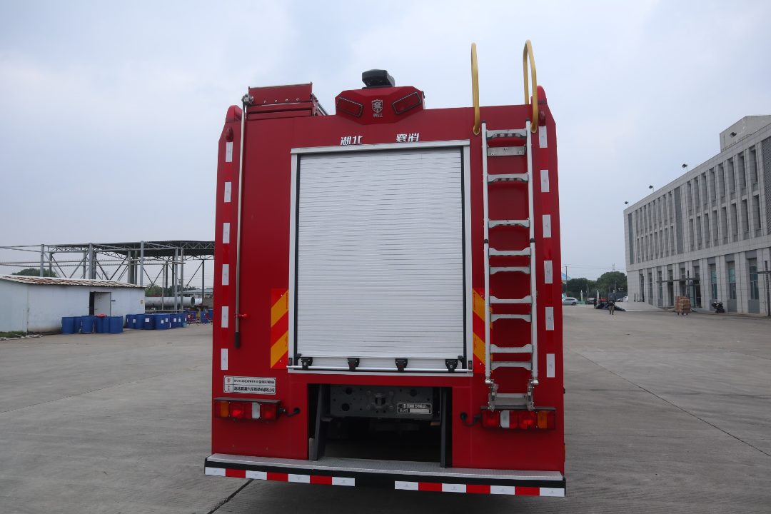 4吨水罐消防车