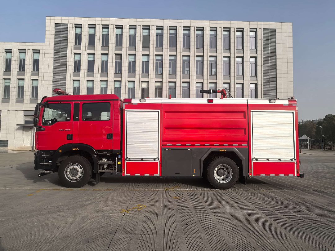 小型水罐消防车