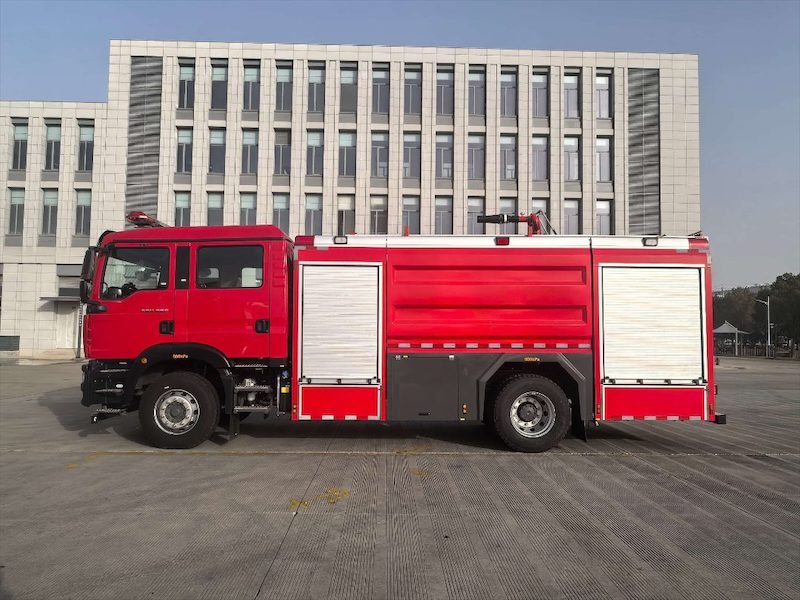 小型水罐消防车