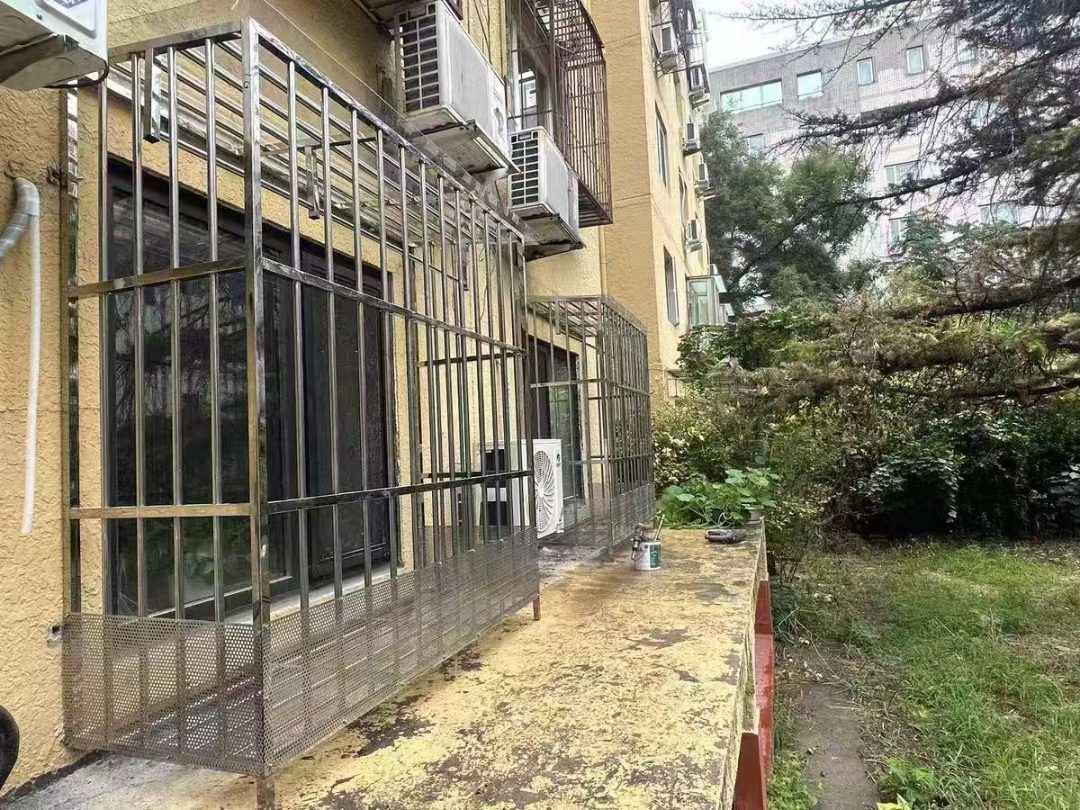 阳台防盗窗