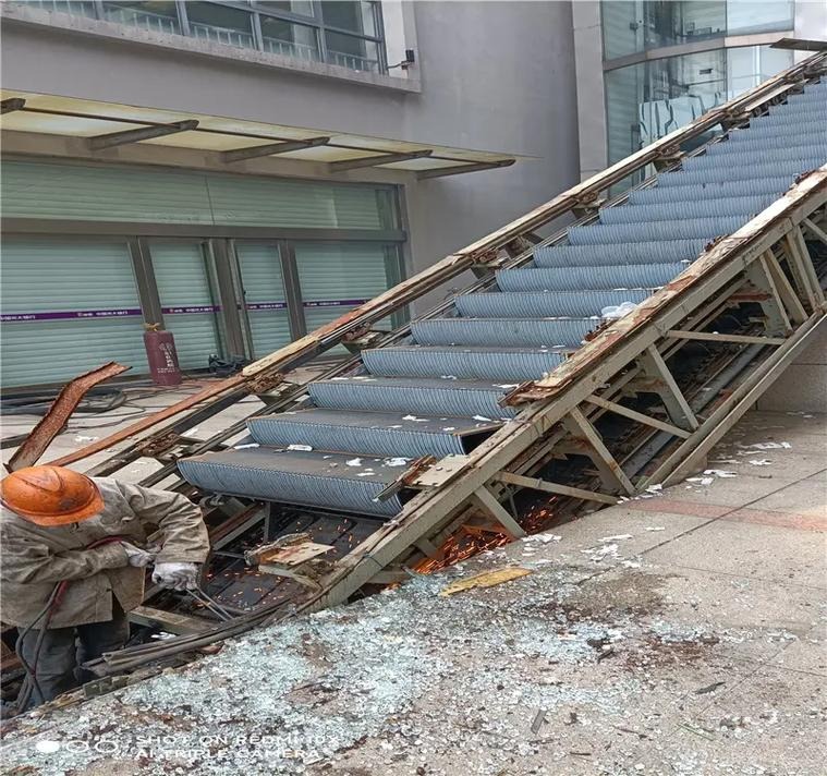 扶梯拆除