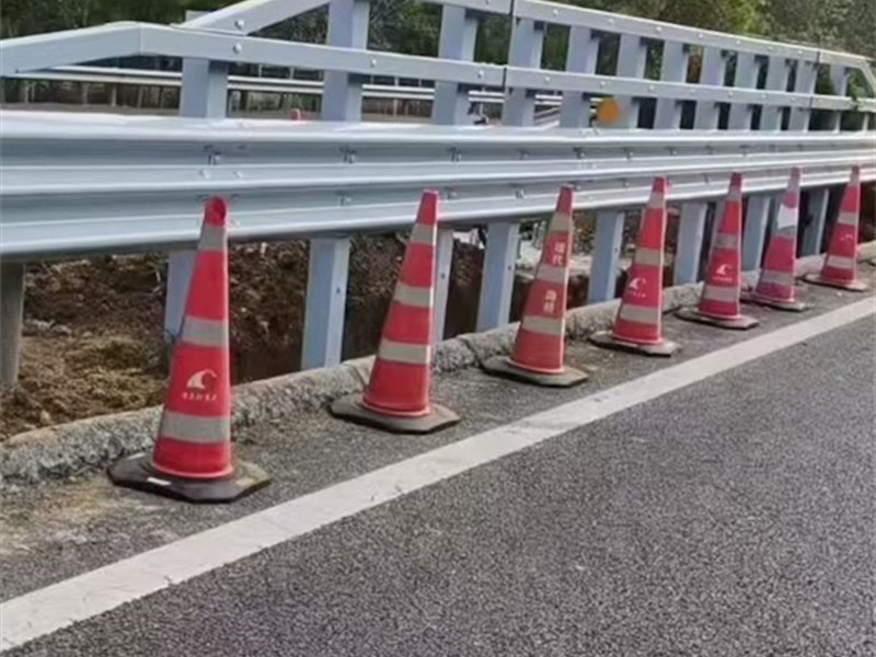 三波护栏