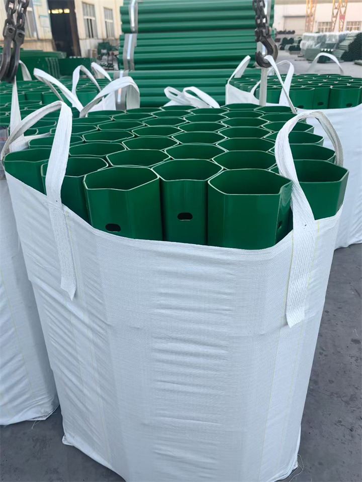 波形护栏立柱