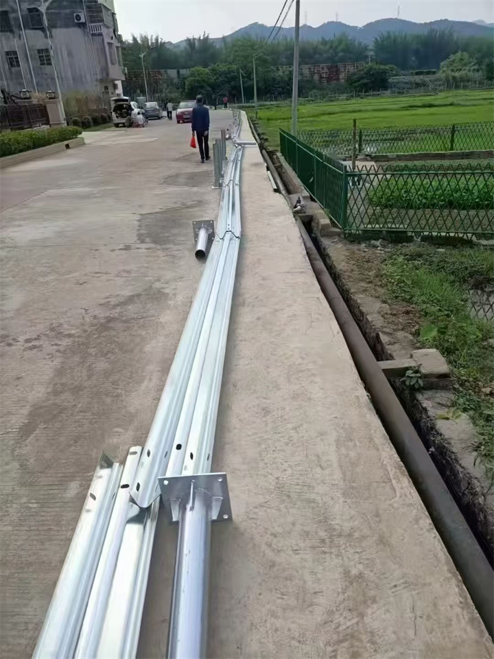 公路护栏立柱