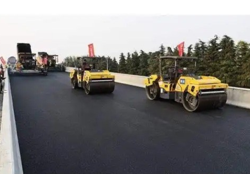 高速公路摊铺