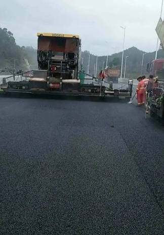 高速公路摊铺