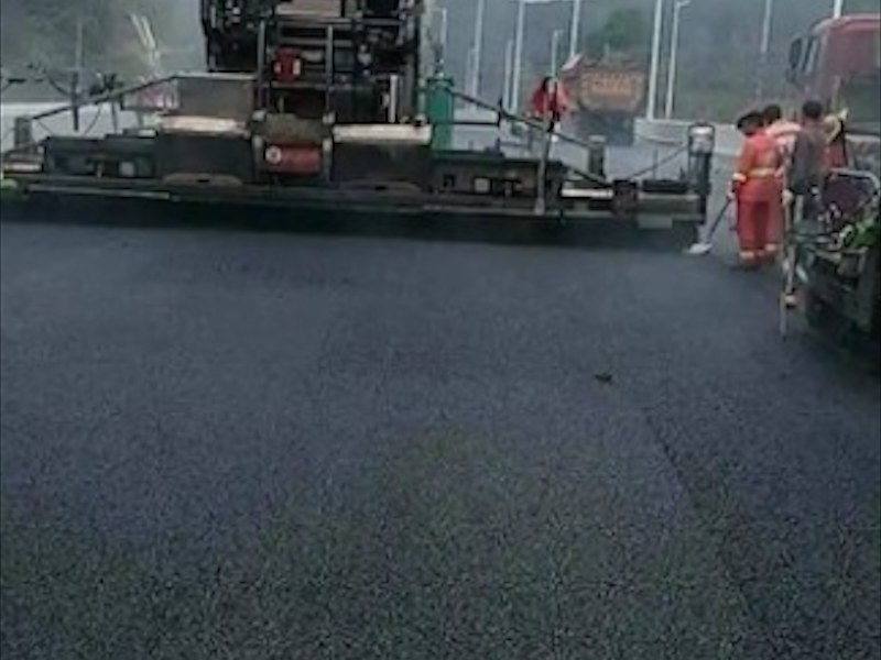 高速公路摊铺