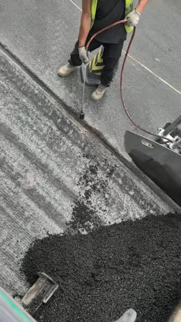 铺沥青路面施工