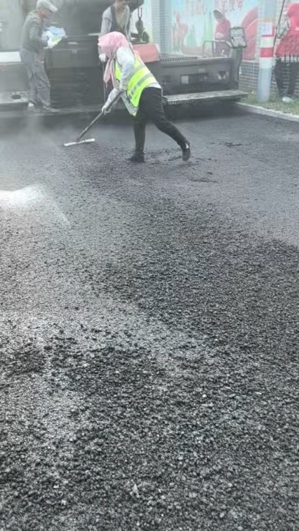 铺沥青路面施工