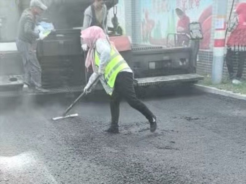 铺沥青路面施工