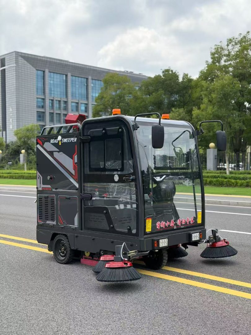 小型清洁扫地车