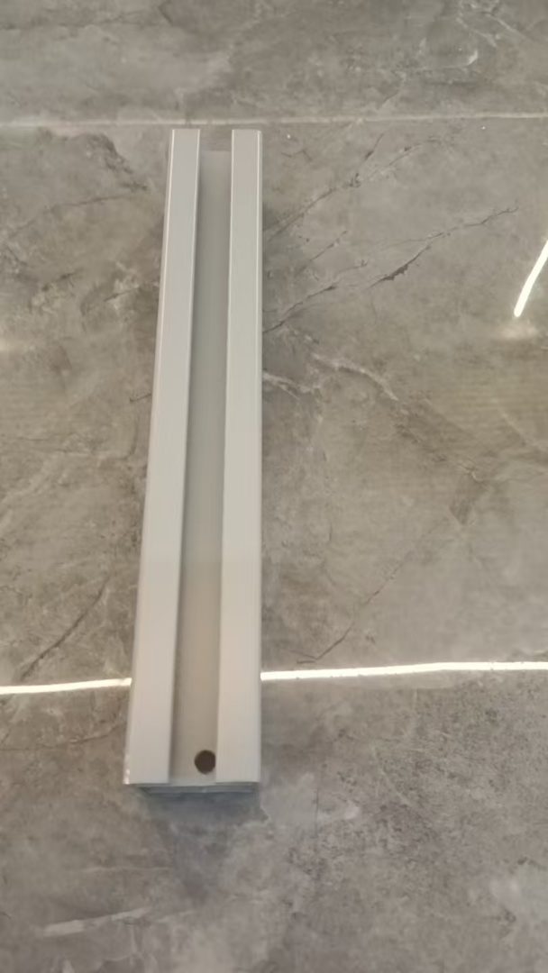 巴士铝型材门窗框