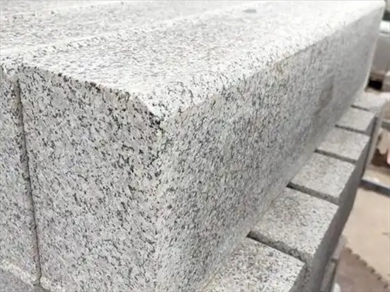 黄金麻路沿石