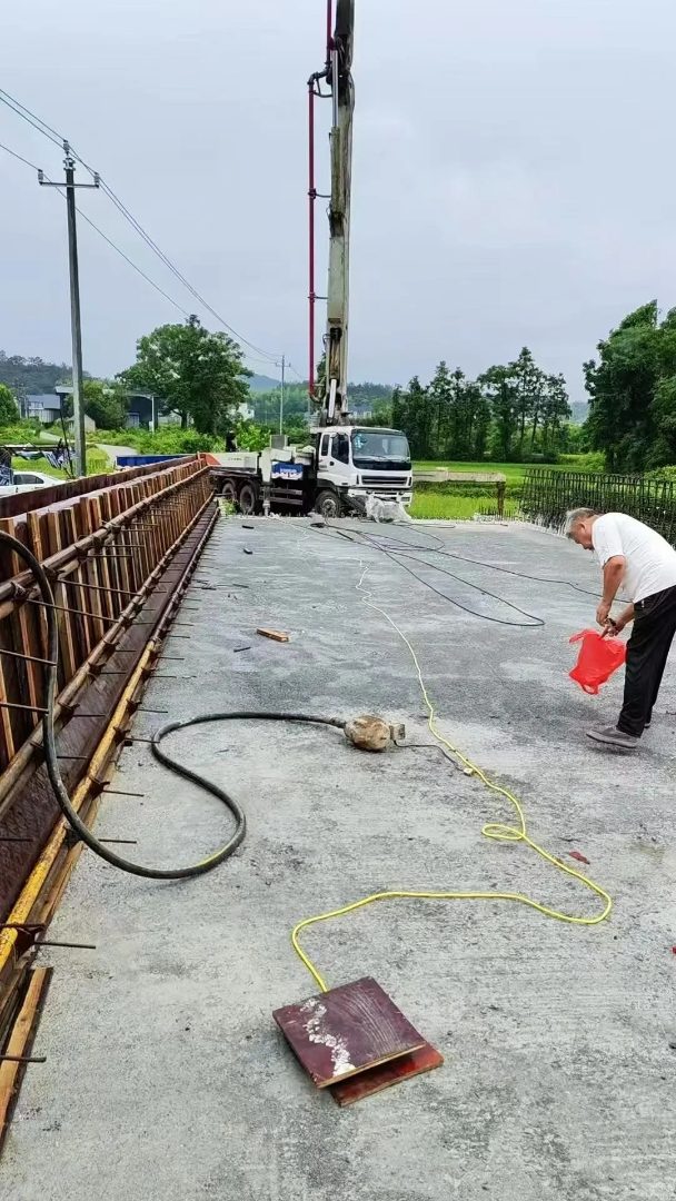 弧形钢模板