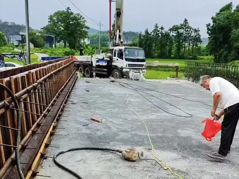 弧形钢模板