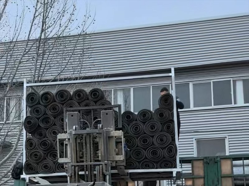 自粘土工格栅