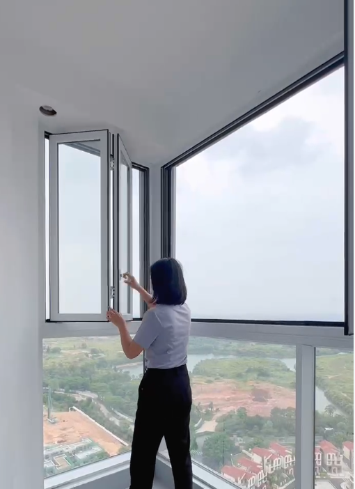 阳台电动窗