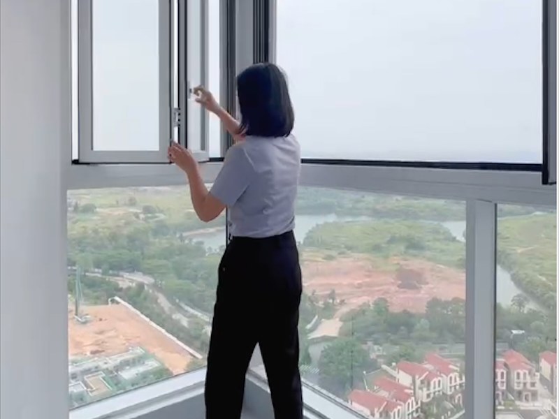阳台电动窗