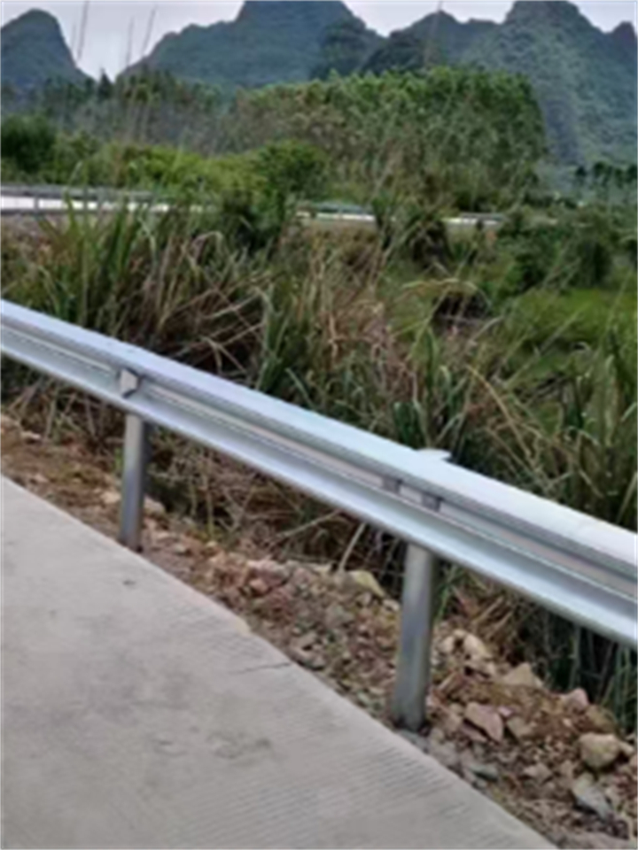 喷塑波形护栏