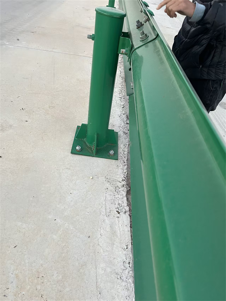 热镀锌波形护栏