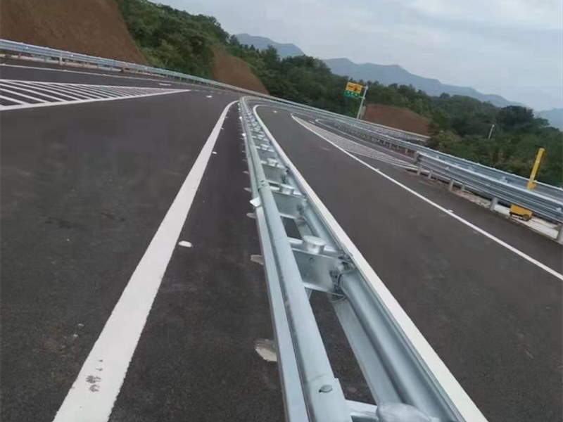 公路波形护栏