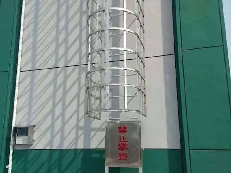 爬梯带护笼
