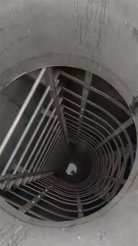 安全爬梯护笼