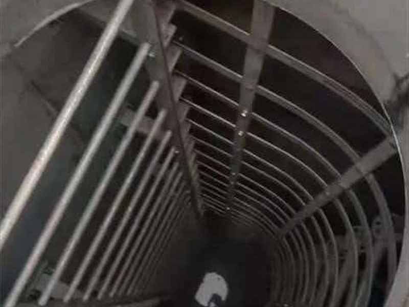 安全爬梯护笼