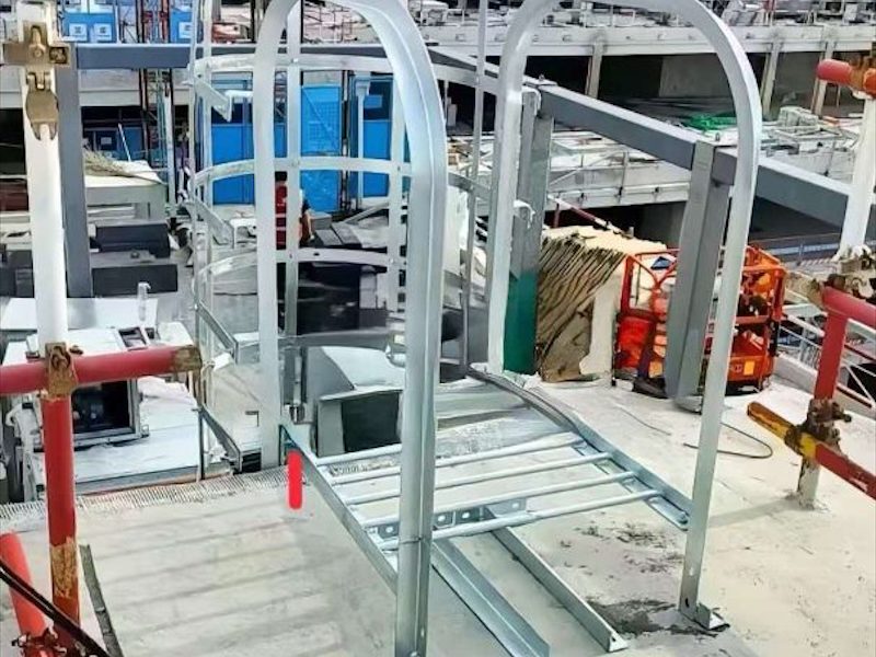 室外爬梯护笼