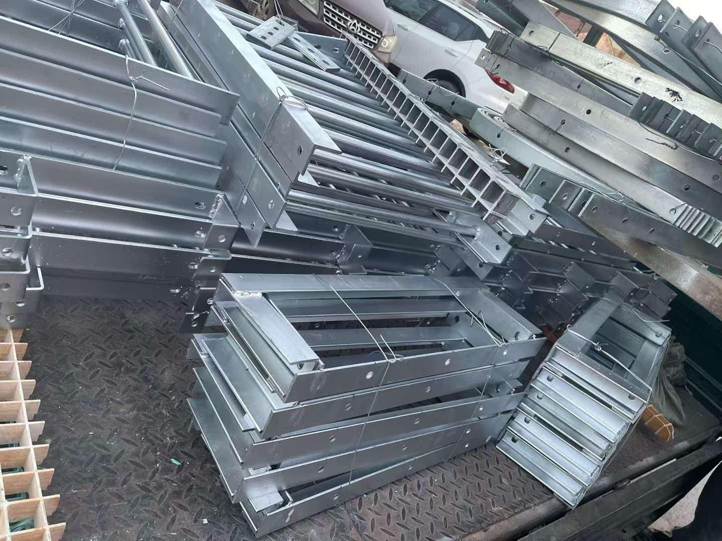 笼式爬梯
