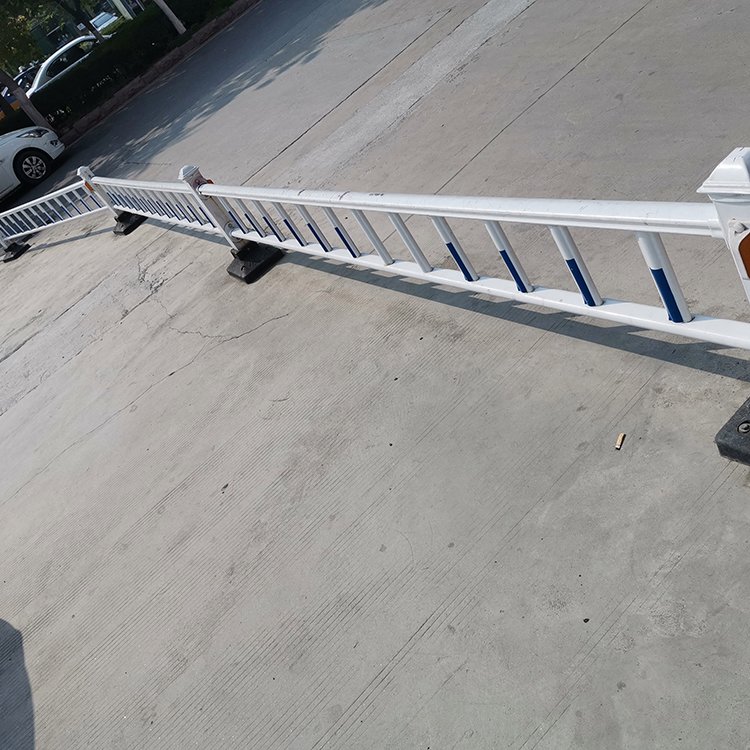 道路隔离护栏