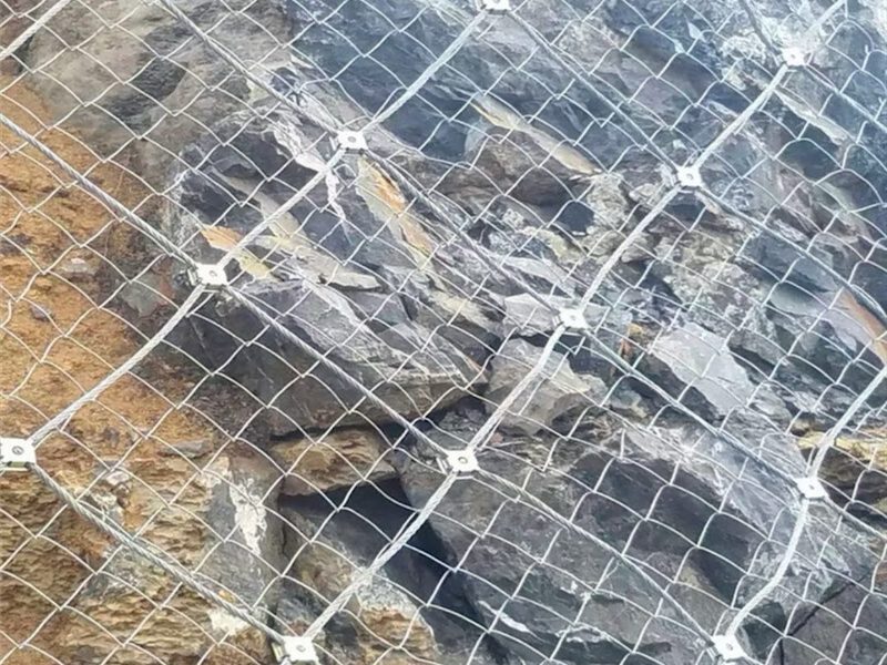 主动边坡防护网